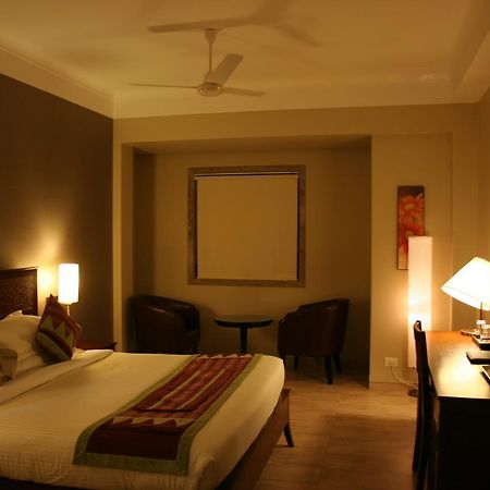 Juhu Residency Boutique Hotel มุมไบ ภายนอก รูปภาพ