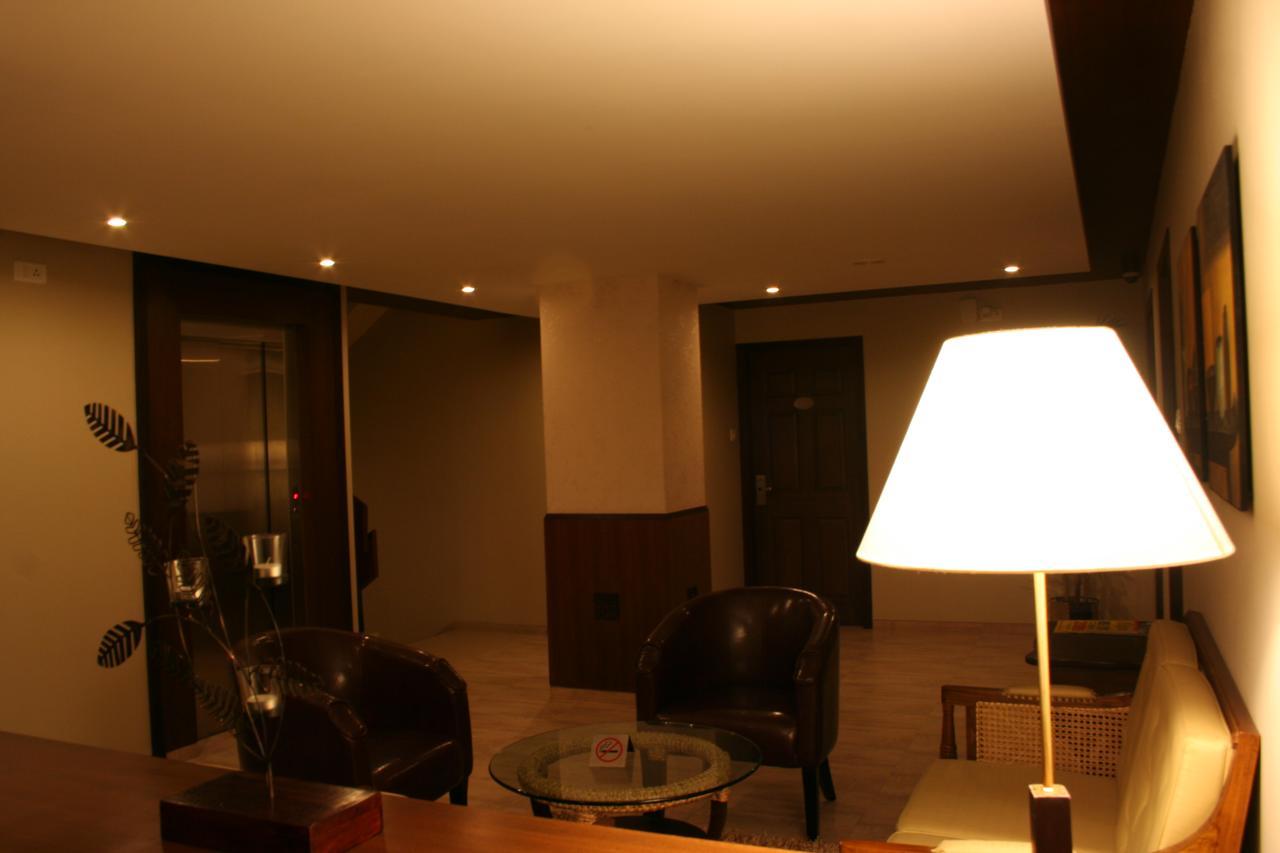 Juhu Residency Boutique Hotel มุมไบ ภายนอก รูปภาพ