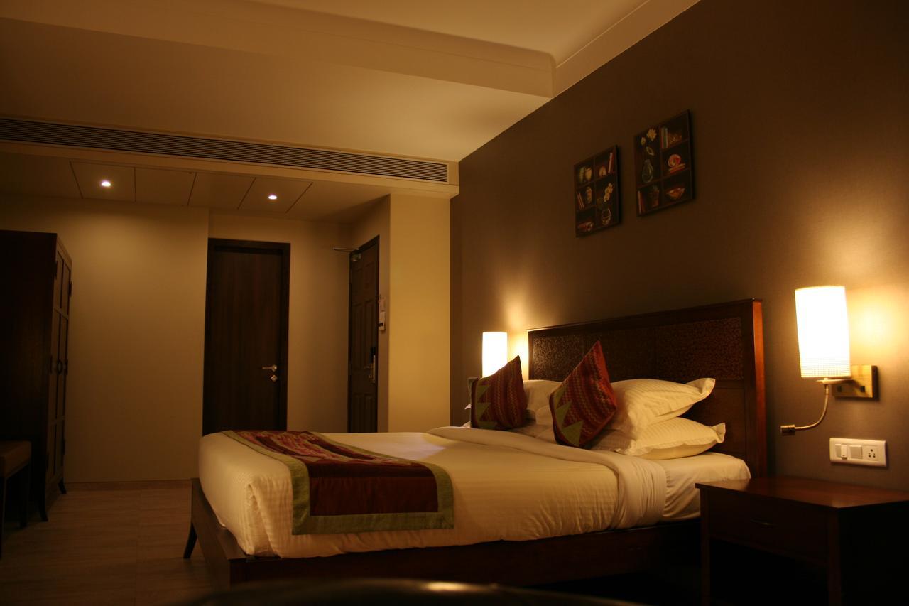 Juhu Residency Boutique Hotel มุมไบ ภายนอก รูปภาพ