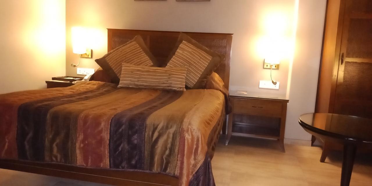 Juhu Residency Boutique Hotel มุมไบ ภายนอก รูปภาพ